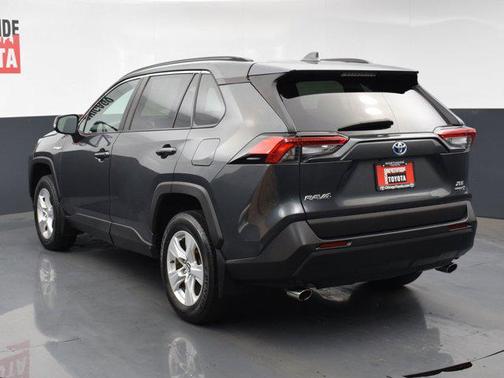 2021 Toyota RAV4 Hybrid XLE