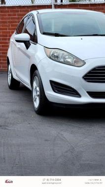 Oxford White 2019 Ford Fiesta SE