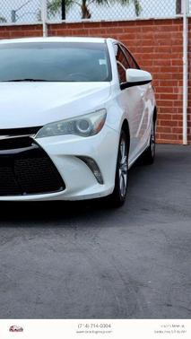 Blizzard Pearl 2016 Toyota Camry SE