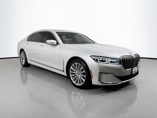 2022 BMW 740 i