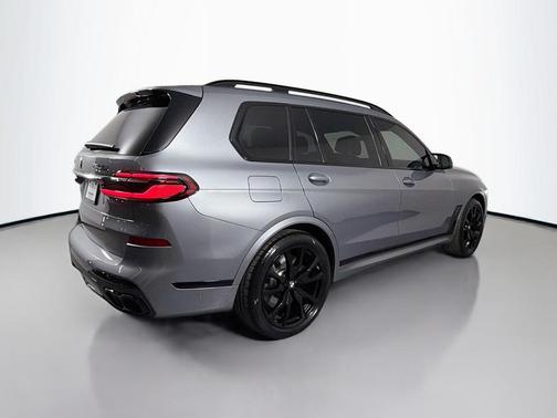 2026 BMW X7 M60i