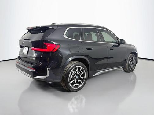 Black Sapphire Metallic 2026 BMW X1 xDrive28i