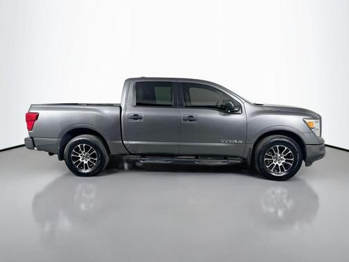 2022 Nissan Titan SV