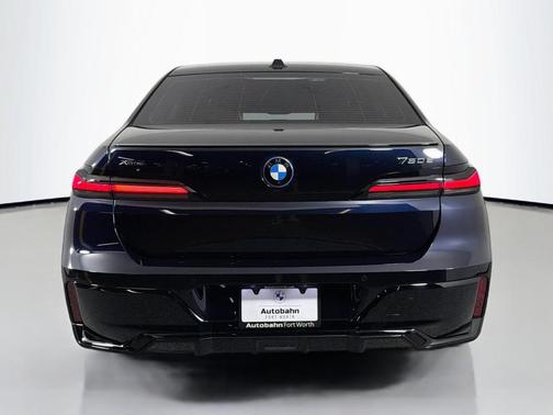 Carbon Black Metallic 2026 BMW 750e xDrive
