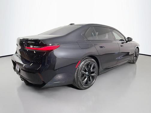 Black Sapphire Metallic 2026 BMW i7 XDrive60