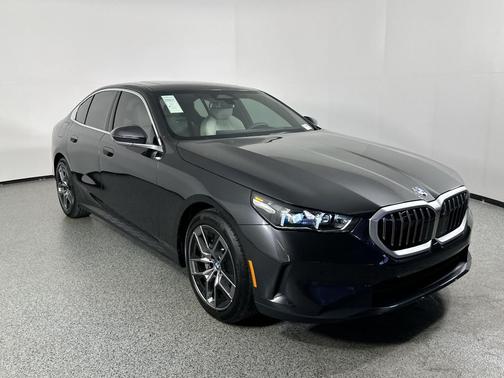 Dark Graphite Metallic 2026 BMW 530 i