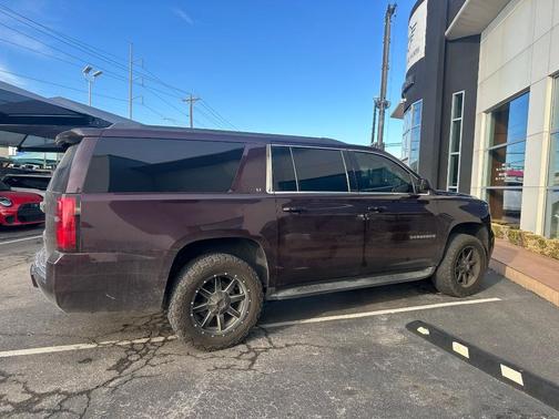 2017 Chevrolet Suburban LT