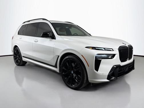 Mineral White Metallic 2024 BMW X7 M60i