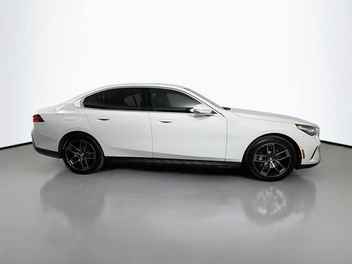 Alpine White 2026 BMW 530 i