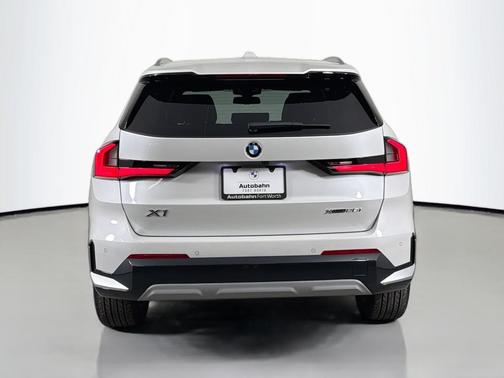 Mineral White Metallic 2026 BMW X1 xDrive28i