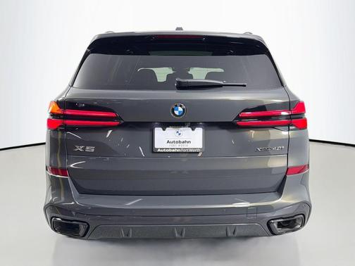 Gray Metallic 2026 BMW X5 xDrive40i