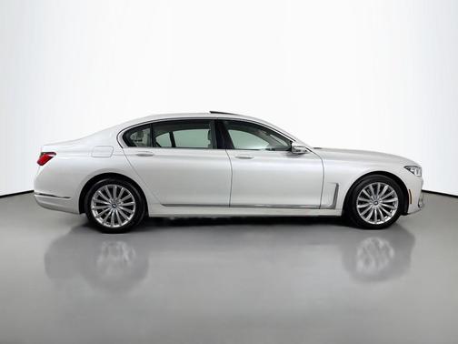 2021 BMW 740 i