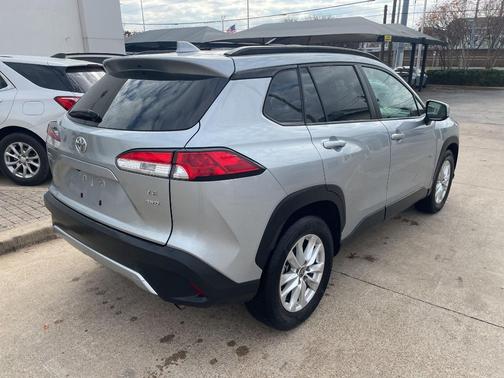 2024 Toyota Corolla Cross LE