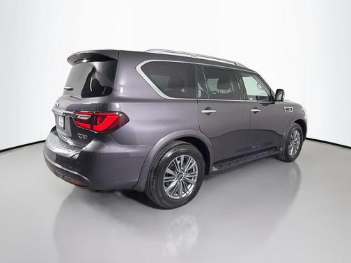 2022 INFINITI QX80 Luxe