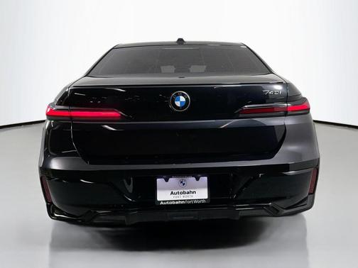 Black Sapphire Metallic 2026 BMW 740 i