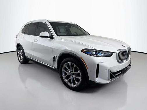 Mineral White Metallic 2026 BMW X5 xDrive40i