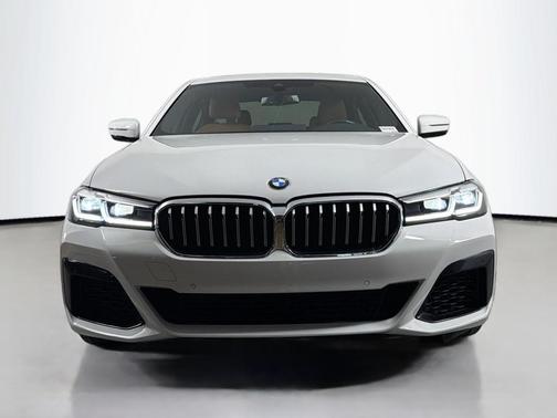 Alpine White 2022 BMW 540 i xDrive