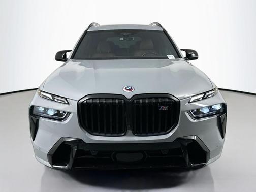 2023 BMW X7 M60i