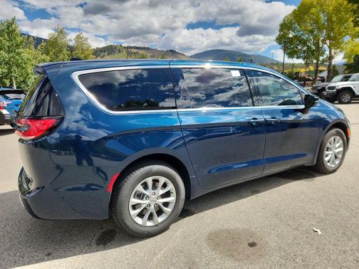 2025 Chrysler Pacifica L