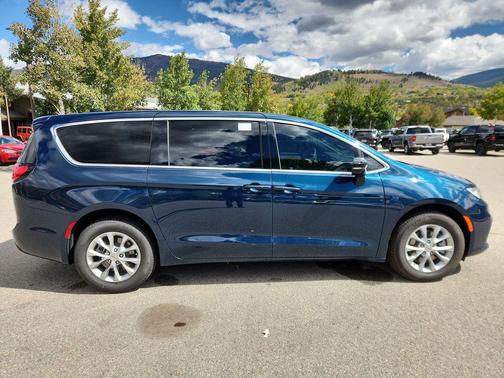 2025 Chrysler Pacifica L
