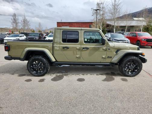 2025 Jeep Gladiator Nighthawk