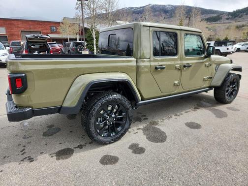 2025 Jeep Gladiator Nighthawk