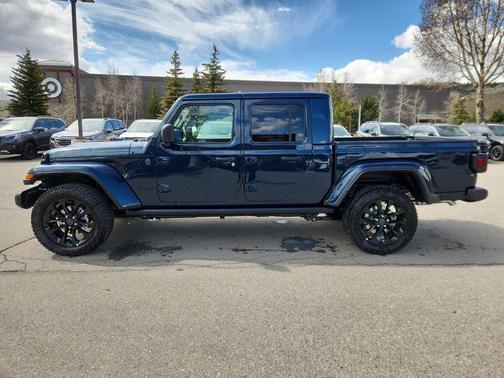 2025 Jeep Gladiator Nighthawk