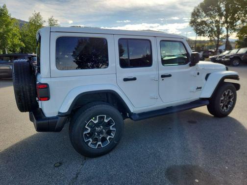 2025 Jeep Wrangler 4-Door Sahara 4x4
