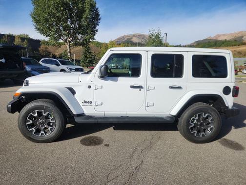 2025 Jeep Wrangler 4-Door Sahara 4x4