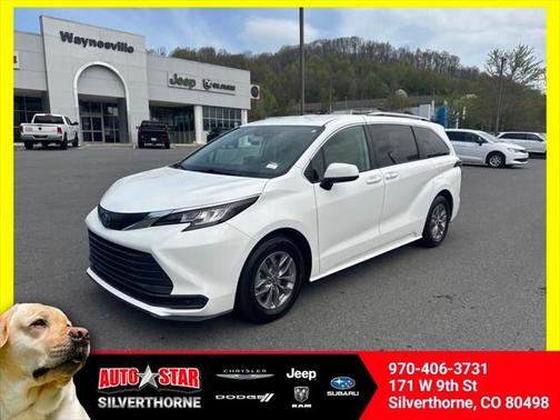 2022 Toyota Sienna LE