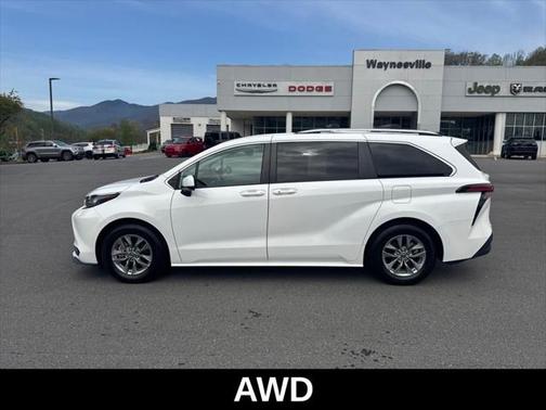 2022 Toyota Sienna LE