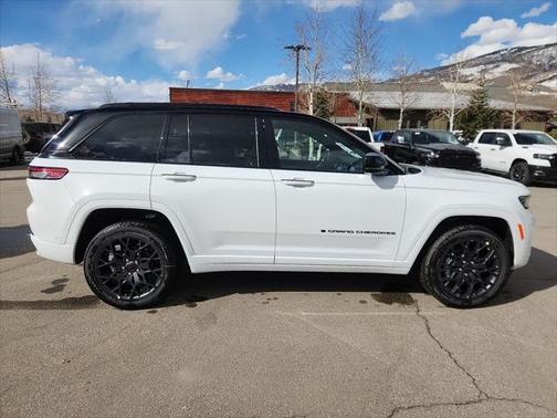 2025 Jeep Grand Cherokee Summit