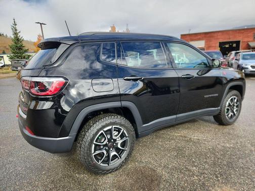 2025 Jeep Compass Trailhawk