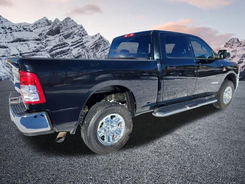 2022 RAM 2500 Big Horn Crew Cab 4x4 6'4' Box