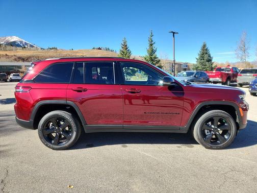 2025 Jeep Grand Cherokee Altitude