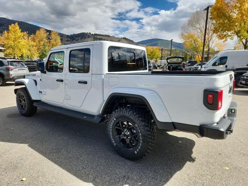 2025 Jeep Gladiator High Tide