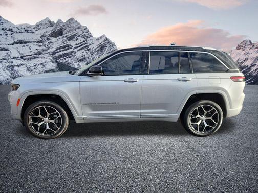 2022 Jeep Grand Cherokee Summit