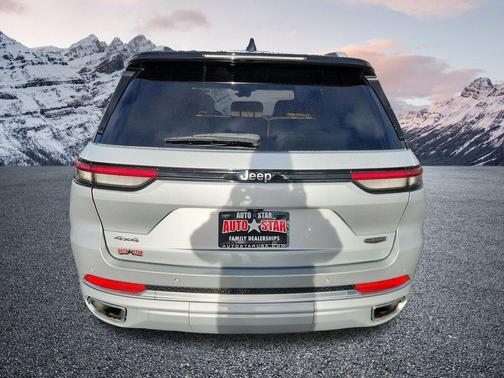 2022 Jeep Grand Cherokee Summit