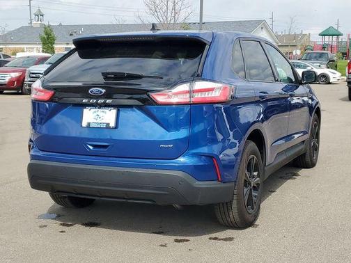 Blue Metallic 2021 Ford Edge SE