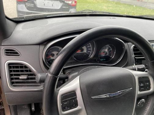 2013 Chrysler 200 Touring