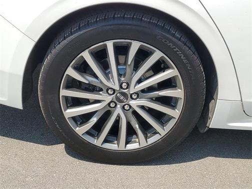 2018 Lincoln Continental Select