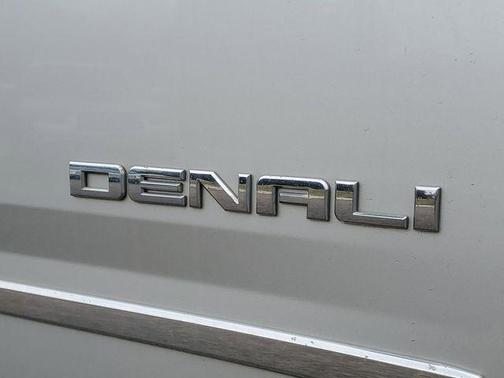 Quicksilver Metallic 2017 GMC Yukon Denali