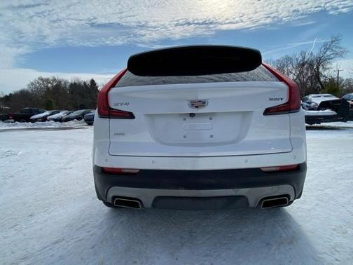 2022 Cadillac XT4 Premium Luxury