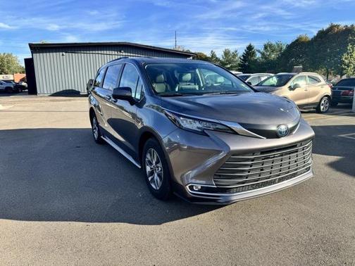 2023 Toyota Sienna XLE
