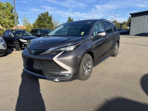 2023 Toyota Sienna XLE