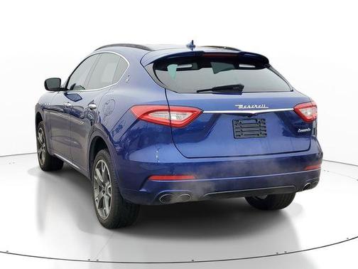 Blu 2017 Maserati Levante Base