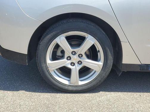 Silver Ice Metallic 2018 Chevrolet Volt LT