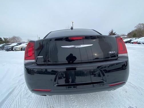 2018 Chrysler 300 S