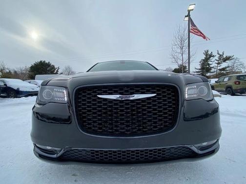 2018 Chrysler 300 S
