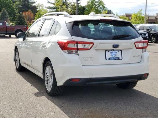 Crystal White Pearl 2018 Subaru Impreza 2.0i Premium